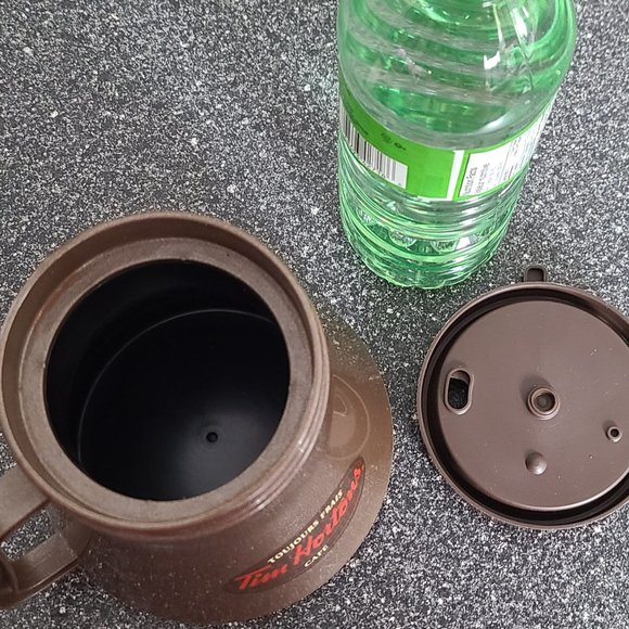 Tim Hortons 20 oz Non-Slip Aladdin Plastic Travel Mug - Picture 3 of 3